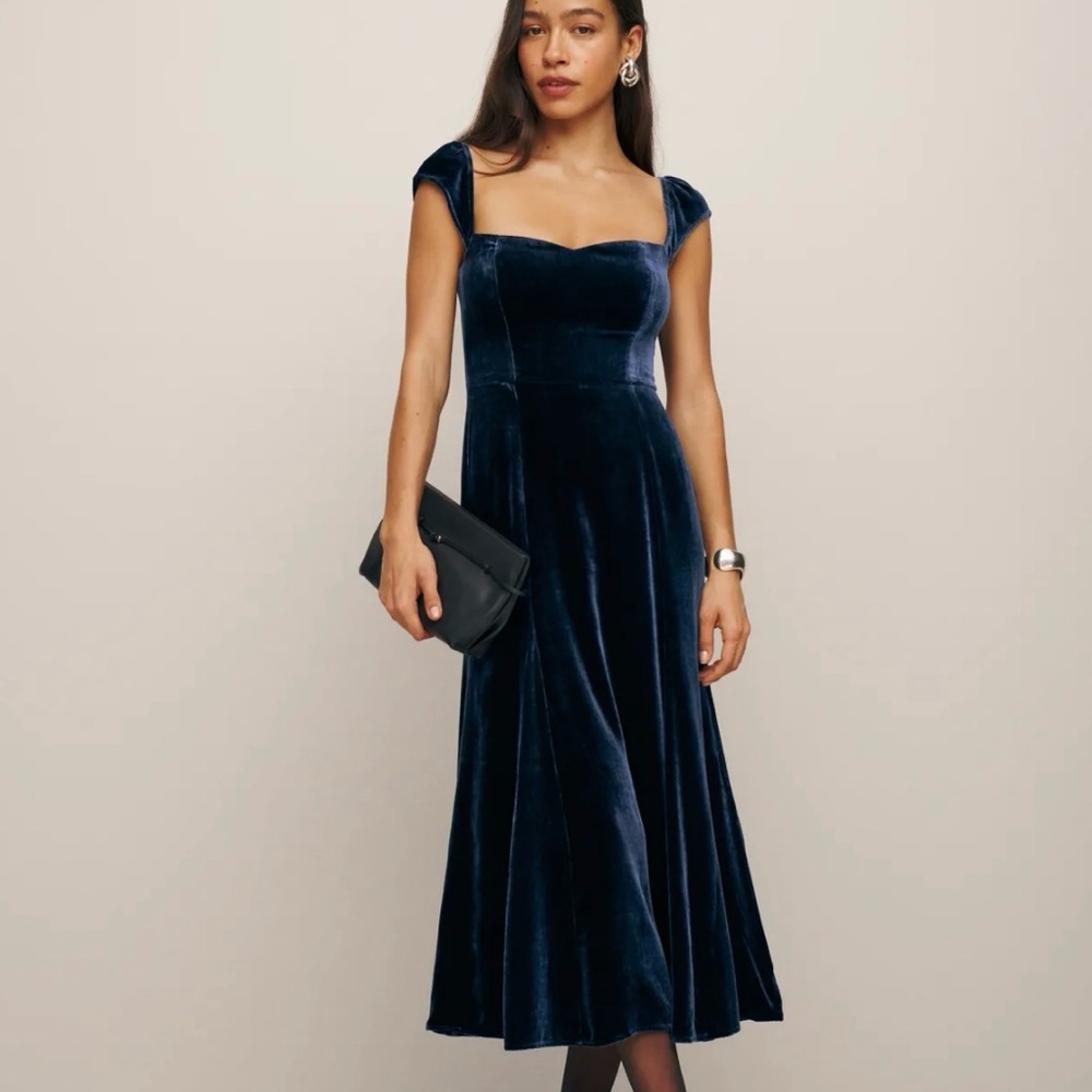 Reformation Bryson dress in Velvet size 2 worn once to a Christmas Party.